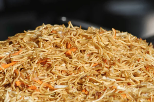 Taze Çin eriştesi çok güzel bir yemek geçmişi var.