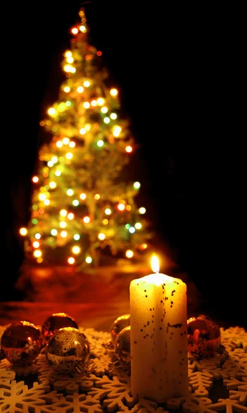 Árbol de Navidad y la vela — Foto de Stock