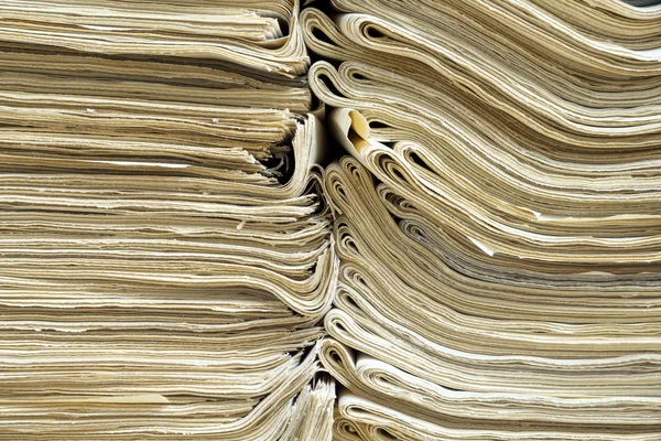 Two piles of old newspapers — Stock Photo, Image