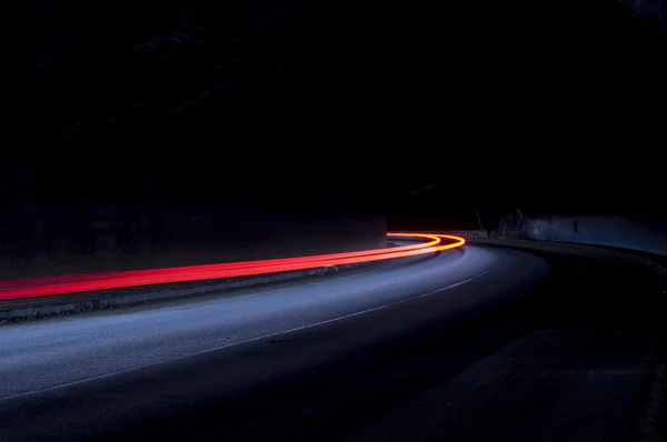 Rayos de luz azul, amarillo, rojo y blanco abstractos — Foto de Stock