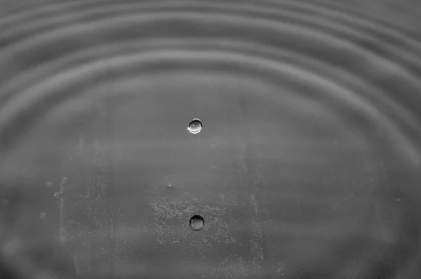 Caduta goccia d'acqua in colore astratto — Foto Stock