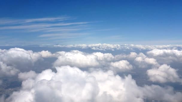 Volando sobre las nubes — Vídeo de stock