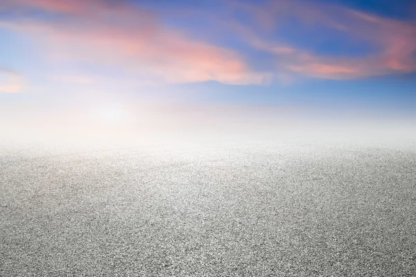 Primo piano vista orizzontale della nuova strada asfaltata — Foto Stock