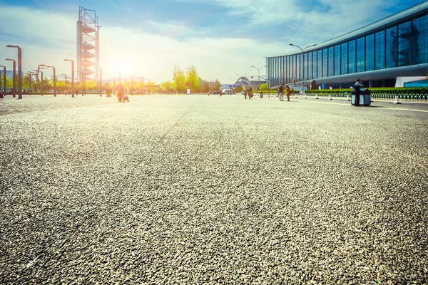 Empty floor and modern building — Stock Photo, Image