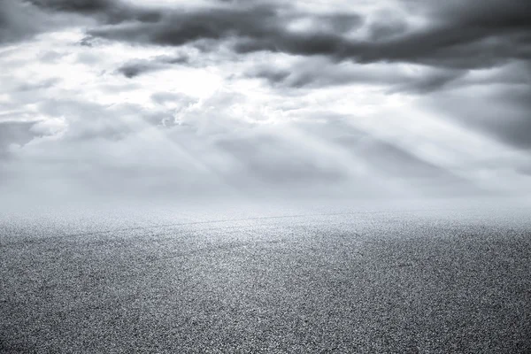 Neue Asphaltstraße und Himmel — Stockfoto