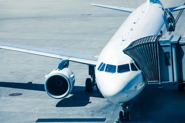 Avião das companhias aéreas se prepara para passageiros a bordo — Fotografia de Stock