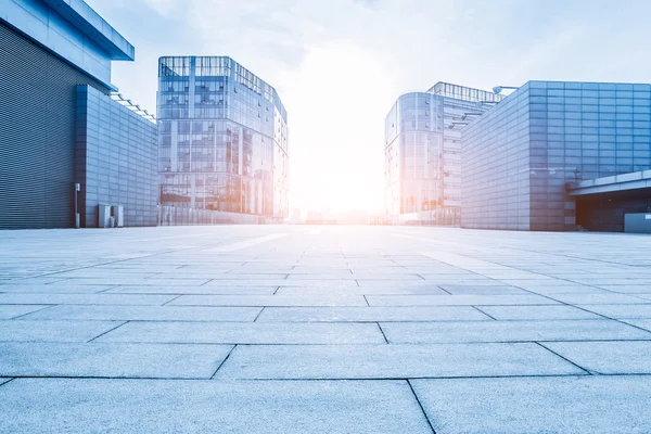 Empty floor and modern building — Stock Photo, Image