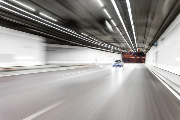 Movimiento de velocidad abstracto en túnel de carretera, remolque de movimiento borroso — Foto de Stock