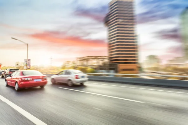 Conducción de coches en carretera, desenfoque de movimiento —  Fotos de Stock