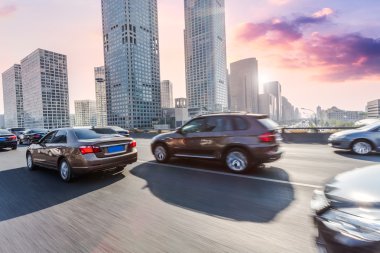 Araba yol üzerinde hareket bulanıklığı