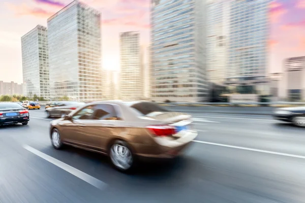 Conducción de coches en carretera, desenfoque de movimiento —  Fotos de Stock