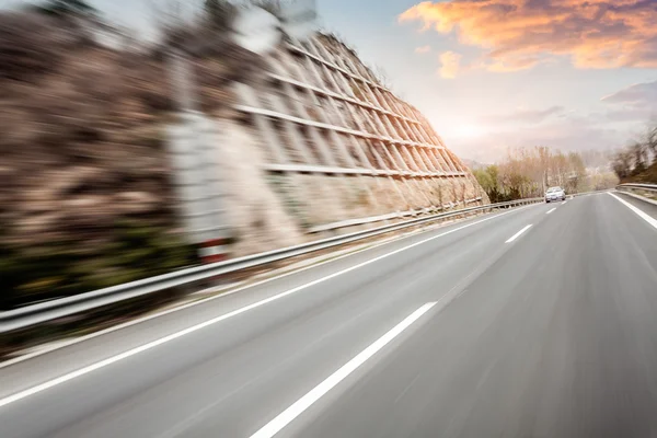 高速道路道路をモーションブラーします。 — ストック写真