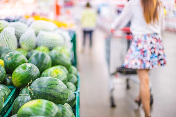 Fondo borroso del supermercado —  Fotos de Stock