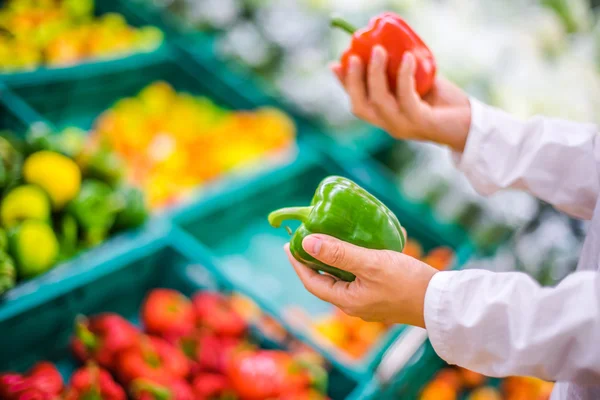 Supermarkt vervagen achtergrond — Stockfoto