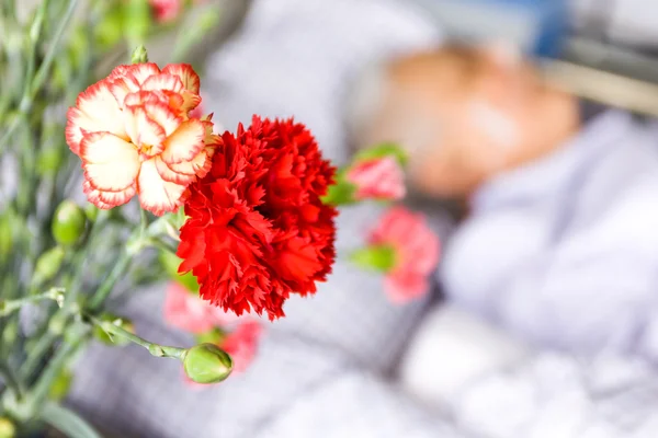 Flores para el cuidado en habitación de pacientes —  Fotos de Stock