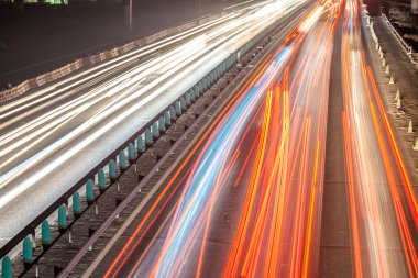 yoğun bir gece trafik hareket bulanıklığı