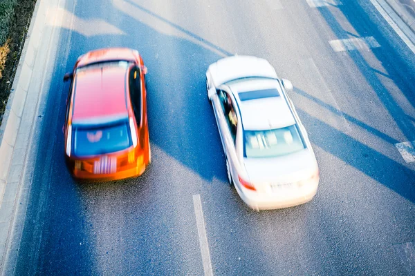 Carros na estrada — Fotografia de Stock