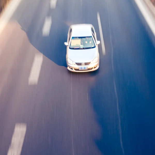 Autos auf der Straße — Stockfoto