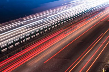 yoğun bir gece trafik hareket bulanıklığı