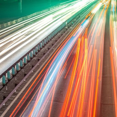 yoğun bir gece trafik hareket bulanıklığı