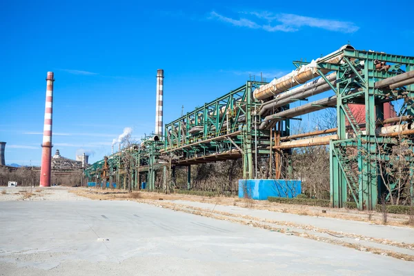 Tung industri fabrik rörledningar — Stockfoto