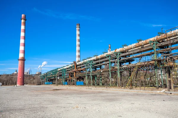 Zware industrie fabriek pijpleidingen — Stockfoto