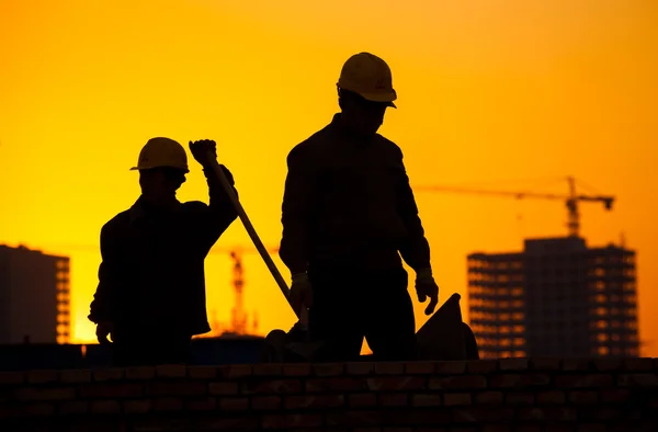 Silhouette of construction worker — Stock Photo, Image