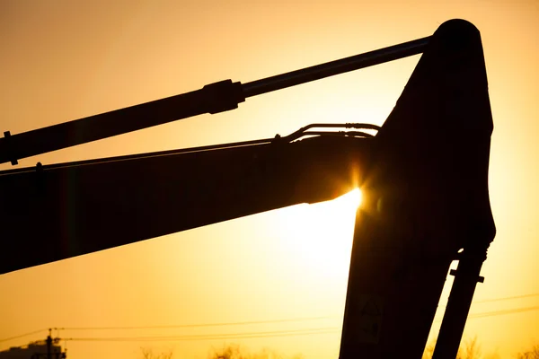 Closeup graafmachine bij zonsondergang — Stockfoto