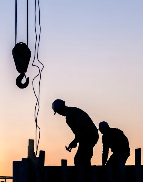 Silhouette of construction worker — Stock Photo, Image