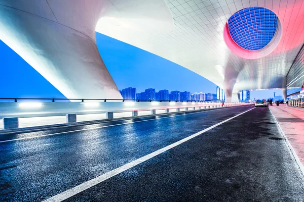 Leichte Spuren im Verkehr am Bahnhof von Hangzhou — Stockfoto