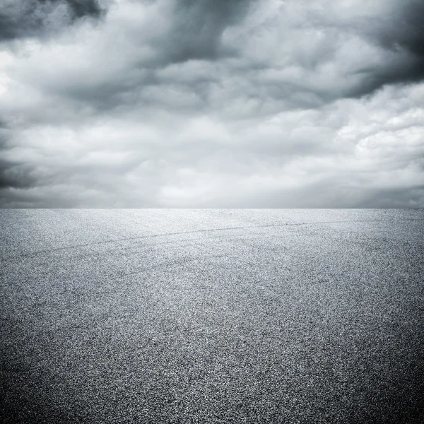 arka plan gökyüzü ile yol 