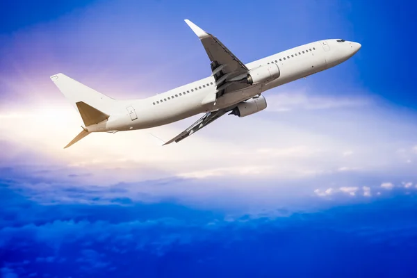 Airplane in the sky — Stock Photo, Image