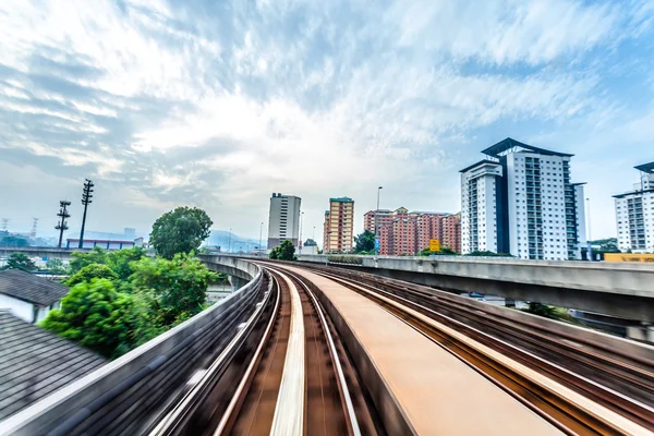 Tren aéreo a través del centro de la ciudad en Kuala Lumpur —  Fotos de Stock