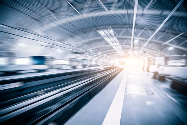 Metropolitana Treno con effetto motion blur Immagine Stock