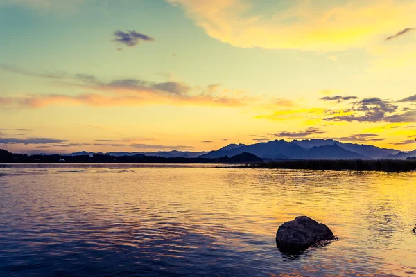 Meer bij zonsondergang — Stockfoto