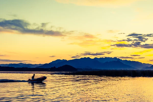 Lago al tramonto — Foto Stock