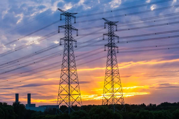 Elektrische toren bij zonsondergang — Stockfoto