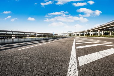 yol ve Havaalanı gökyüzünde