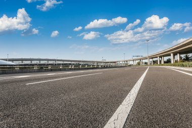 yol ve Havaalanı gökyüzünde