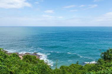 Dağlar, defne ve deniz