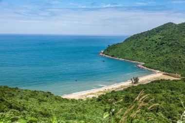 Dağlar, defne ve deniz