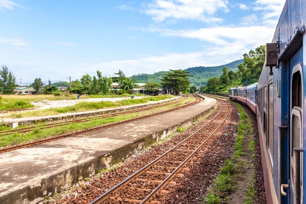 O trem para caminhar nas montanhas — Fotografia de Stock