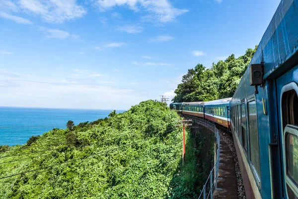 El tren para caminar en las montañas, Vietnam — Foto de Stock