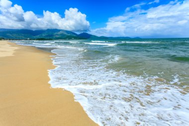 Mavi gökyüzü ve plaj Vietnam