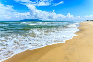 Mavi gökyüzü ve plaj Vietnam