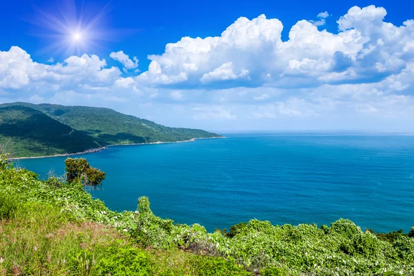 Bay under the mountain, Vietnam — Stock Photo, Image