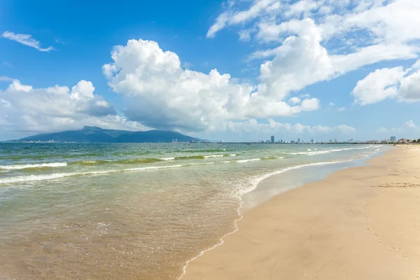 青い空とベトナムのビーチ — ストック写真