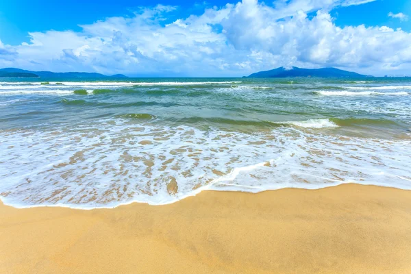 Cielo azul y playa en Vietnam —  Fotos de Stock