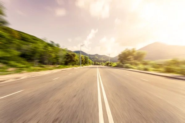 Autobahn zu den Bergen — Stockfoto