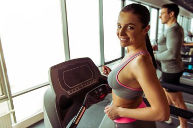 insanlar jimnastik salonu